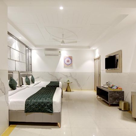 Hotel Delhi 37 By Star Group Near Delhi Airport New Delhi Bagian luar foto