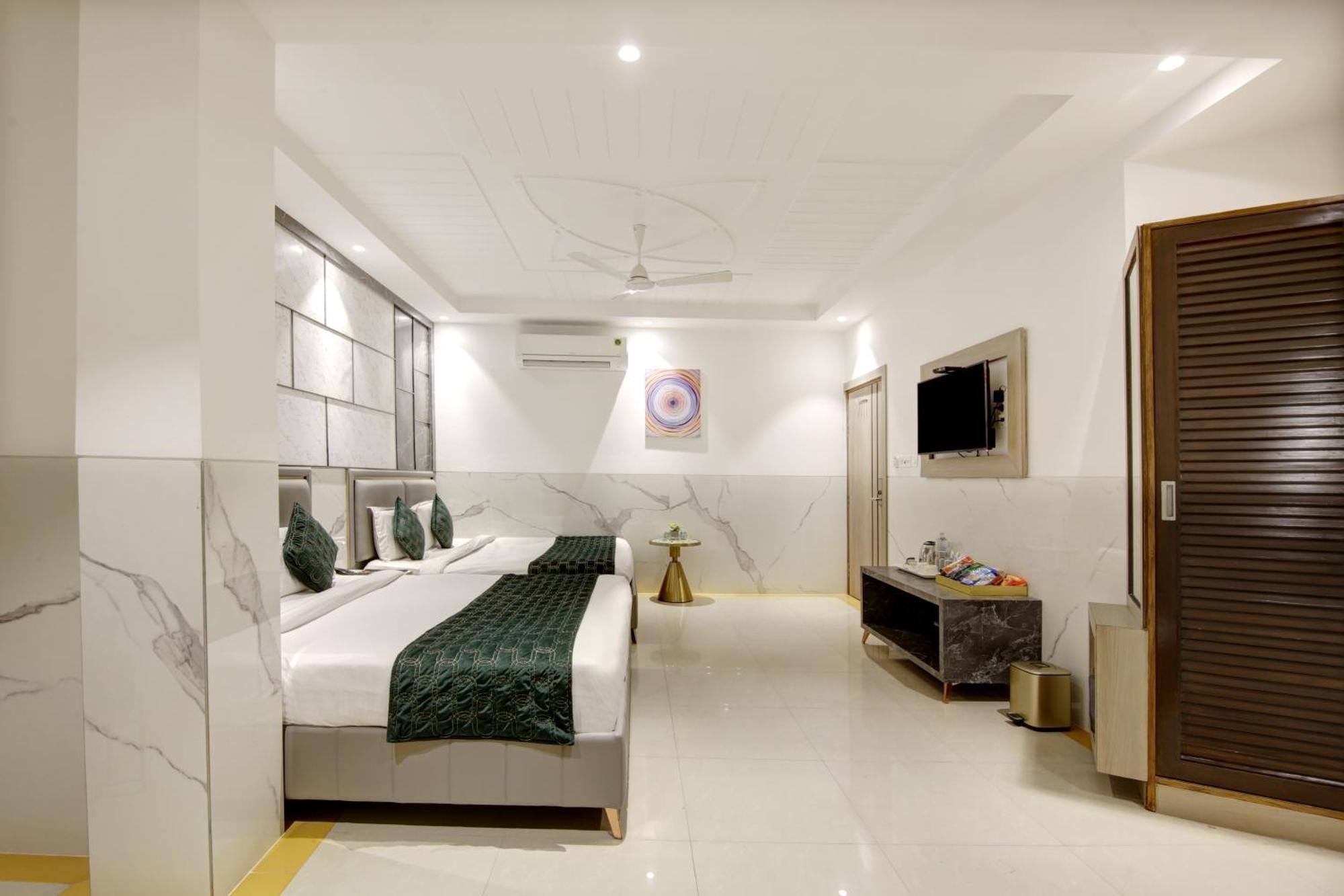 Hotel Delhi 37 By Star Group Near Delhi Airport New Delhi Bagian luar foto