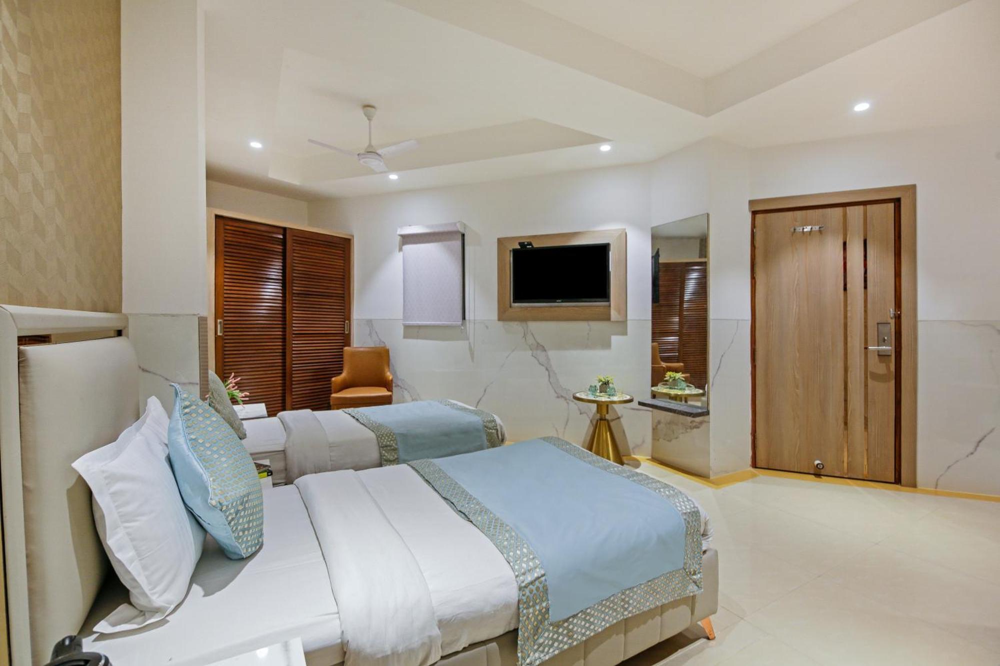 Hotel Delhi 37 By Star Group Near Delhi Airport New Delhi Bagian luar foto