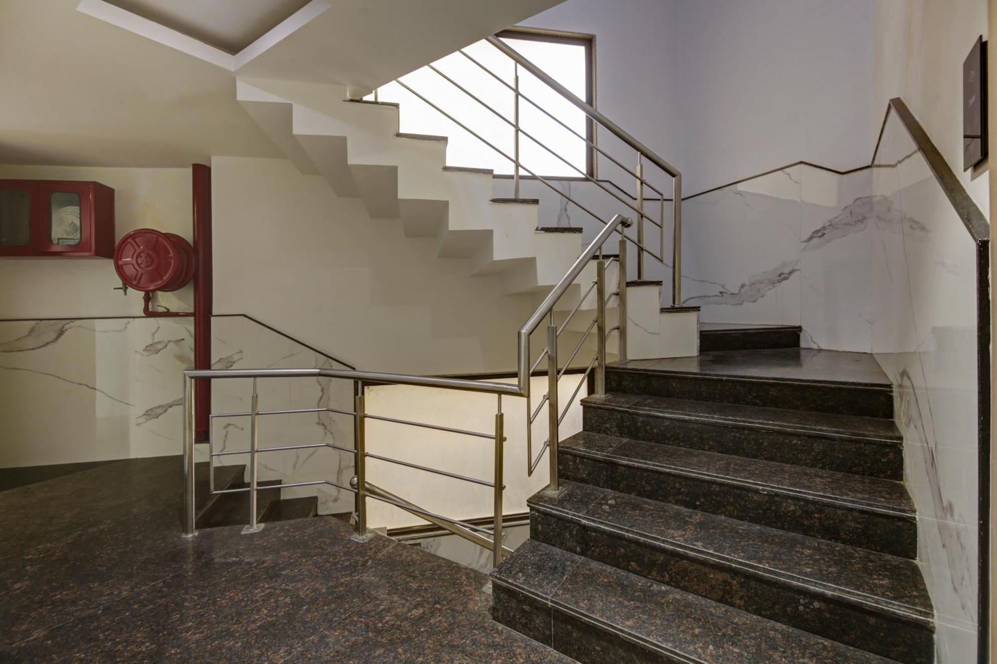 Hotel Delhi 37 By Star Group Near Delhi Airport New Delhi Bagian luar foto