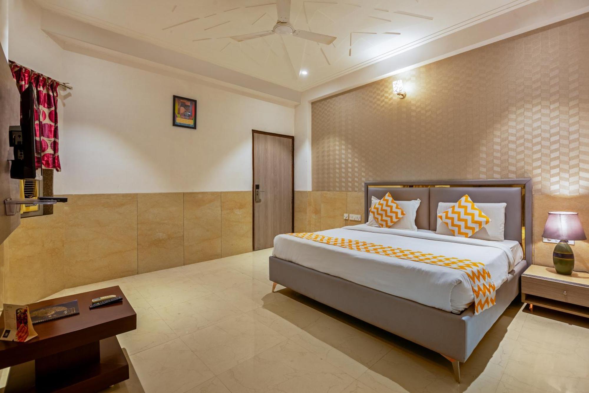 Hotel Delhi 37 By Star Group Near Delhi Airport New Delhi Bagian luar foto
