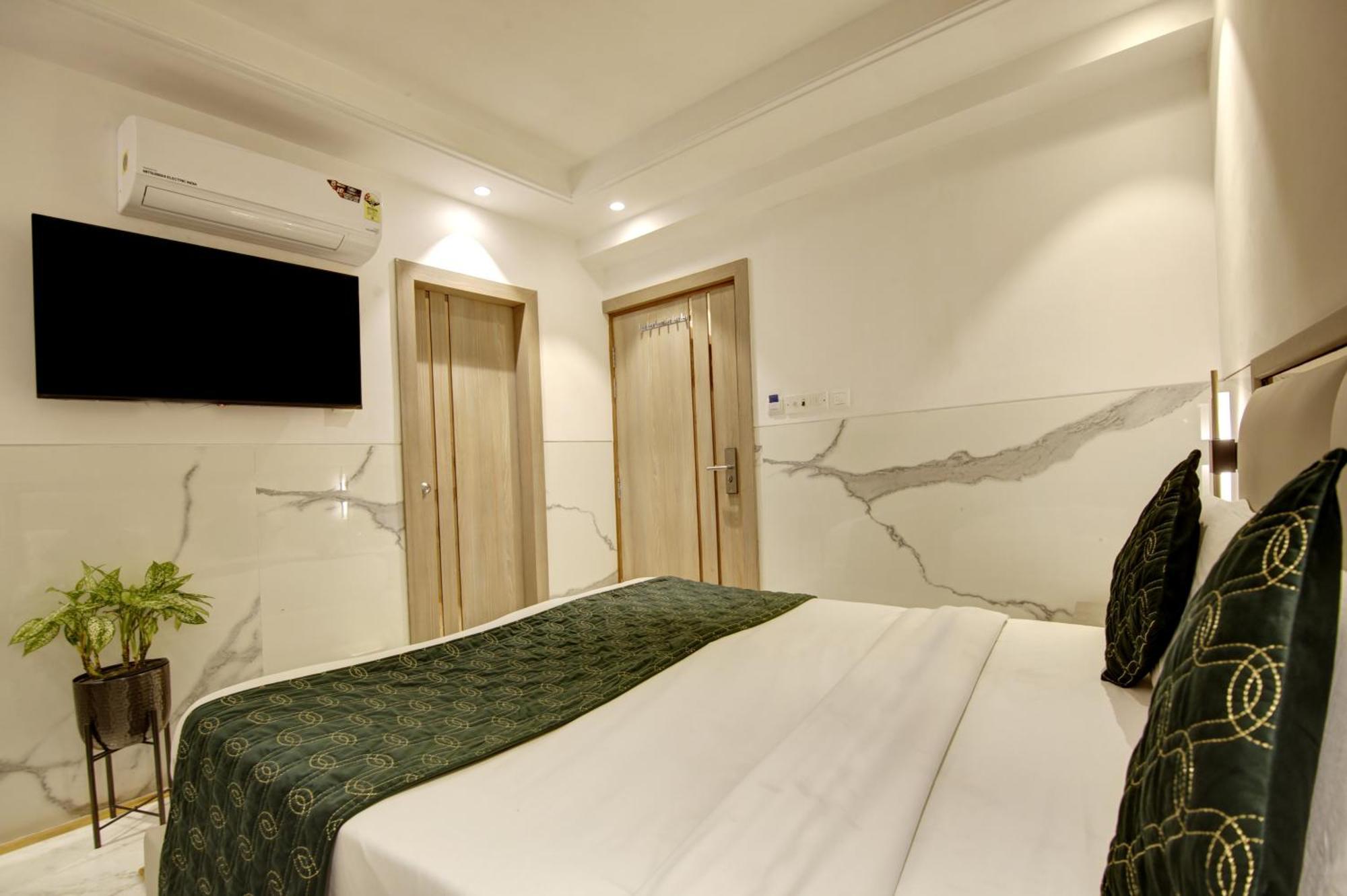 Hotel Delhi 37 By Star Group Near Delhi Airport New Delhi Bagian luar foto